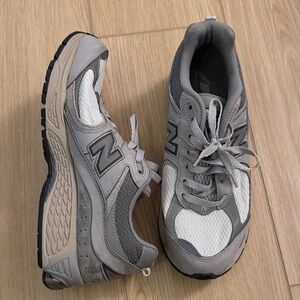 New Balance 2002R Sneakers